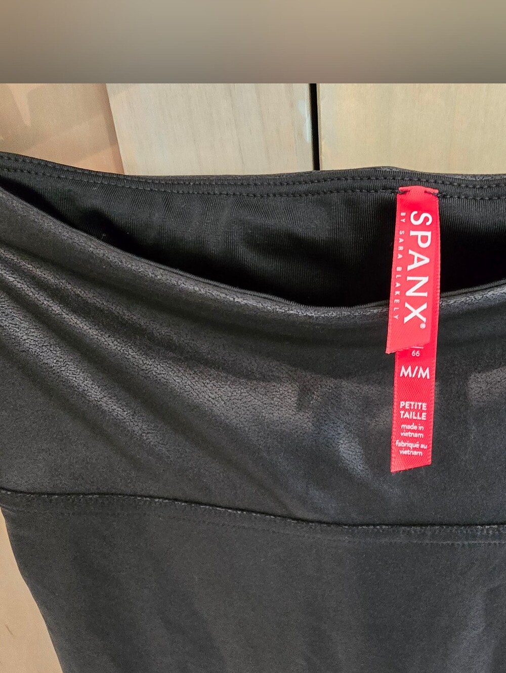 •NWT• SPANX Faux Leather High-Waist Jeggings Black Med Petite - Picture 2 of 6